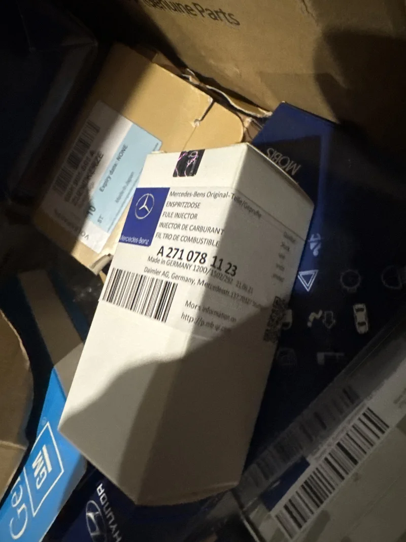 Форсунка впрыска топлива mercedes A2710781123 Mercedes-Benz A2710781123