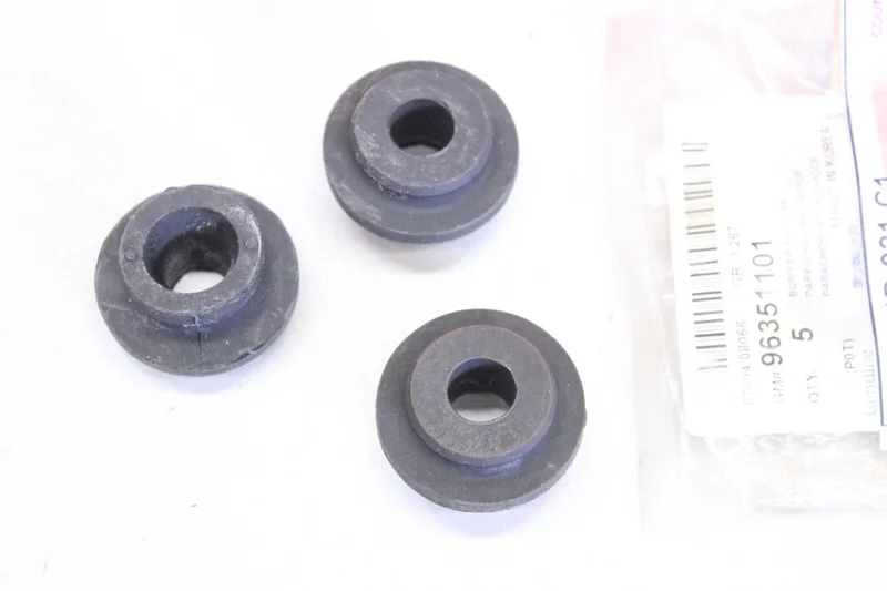 З кронштейном подушка радіатора Lanos/Sens верхня 96351101 Chevrolet 96351101