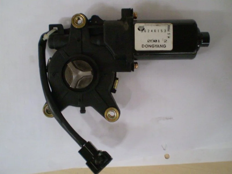Мотор стеклоподъемника двери передней правый 96246153 Chevrolet 96246153