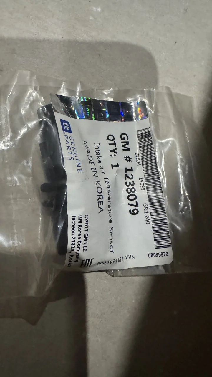 Датчик температури повітря двигуна GM 12129596 Chevrolet 12129596