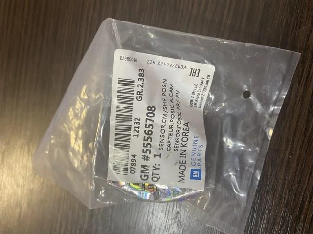 Gm в упаковке Датчик положения распредвала 55565708 Opel 55565708