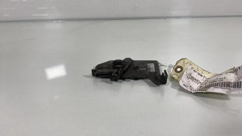 96548875 Стояк-гак замка капота GM Chevrolet 96548875