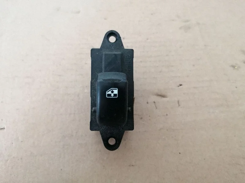 Кнопка стеклодьемника новая оригинал 96190777 Chevrolet 96190777