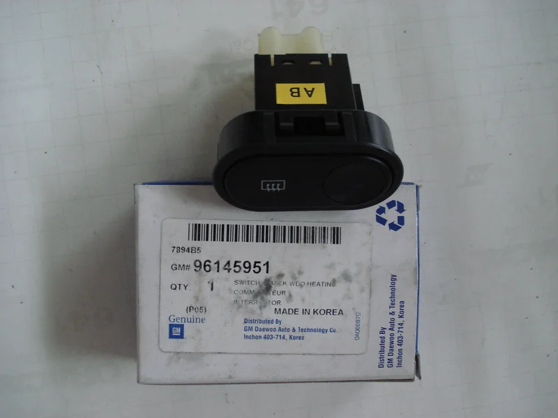 Кнопка обогрева заднего стекла 96145951 Chevrolet 96145951