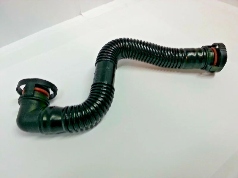 Патрубок вентиляції картерних газів Porsche Cayenne 955 4.5 V8 94810721702 Porsche 94810721702