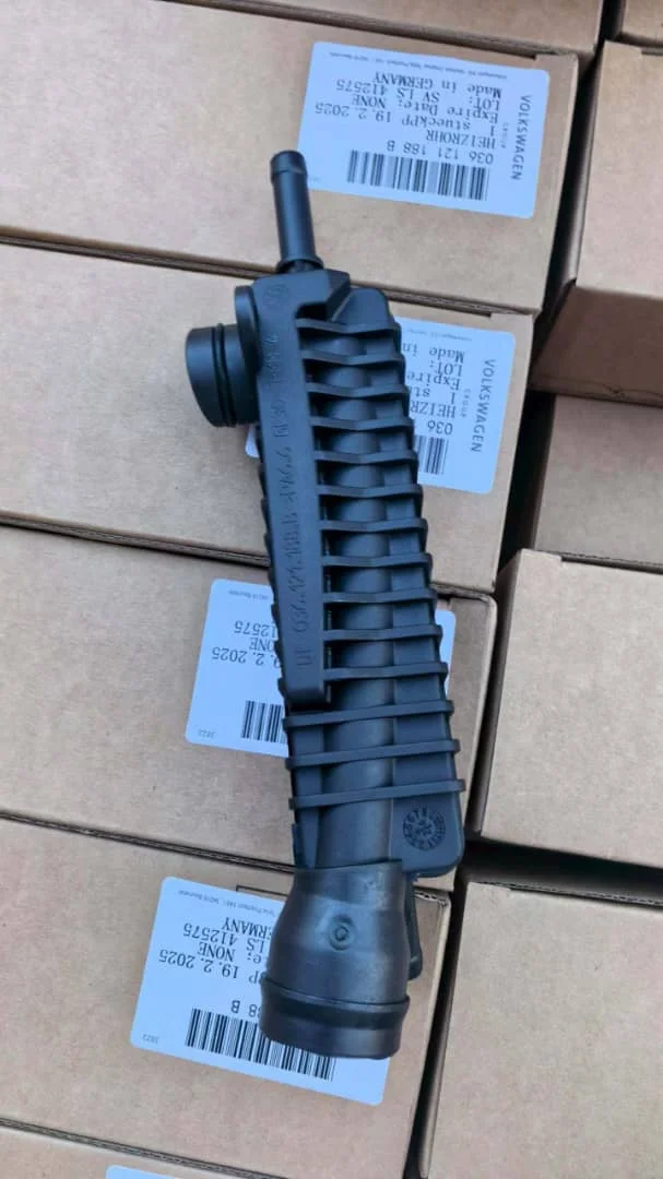 Патрубок (трубка) системи охолодження VAG 036121188B 1.4/1.6 16V Volkswagen 036121188B
