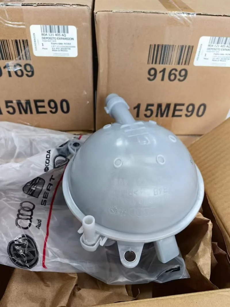 Розширювальний бачок охолоджувальної рідини Audi Q5 / SQ5 FY 80A121405AQ Audi 80A121405AQ