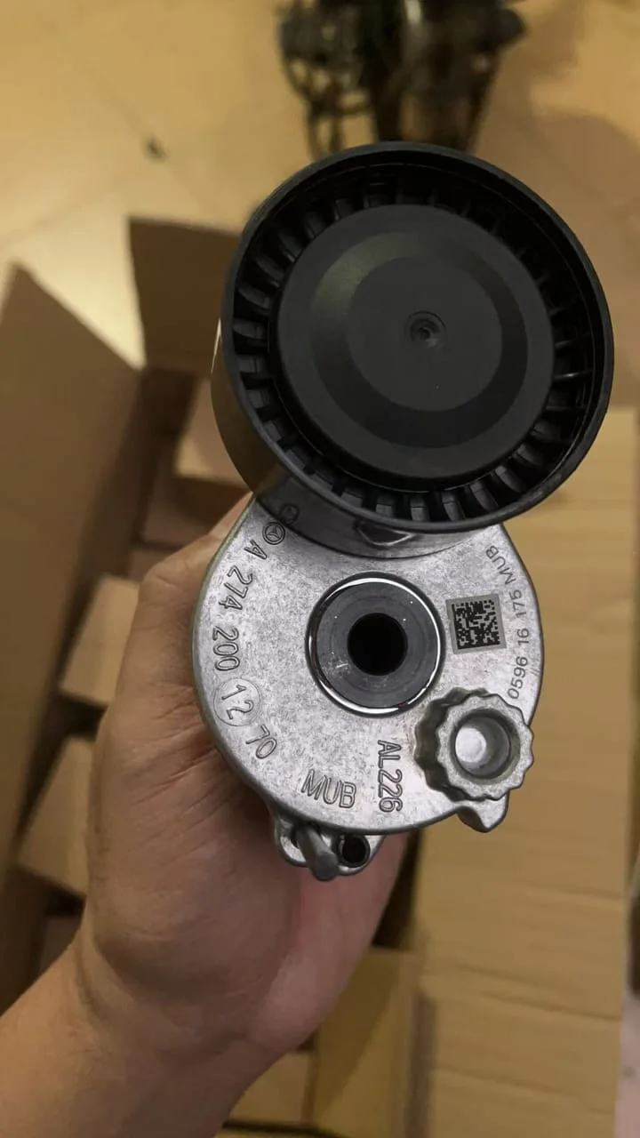 Натяжитель приводного ремня с роликом Mercedes-Benz A2742001270 M270 / M274 Mercedes-Benz A2742001270