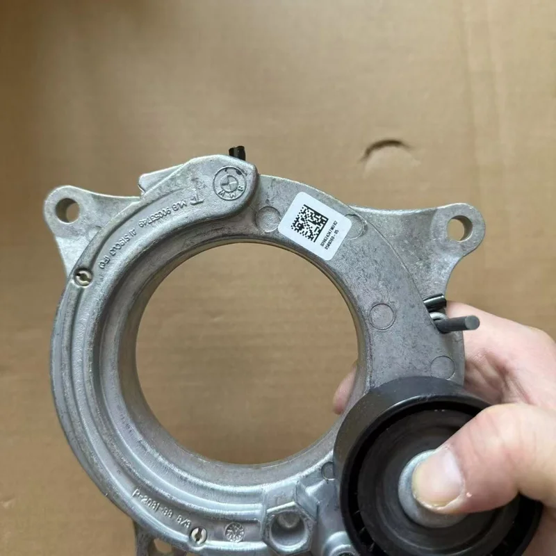 Натяжник приводного ременя з кронштейном і роликом BMW 11288580360 BMW 11288580360