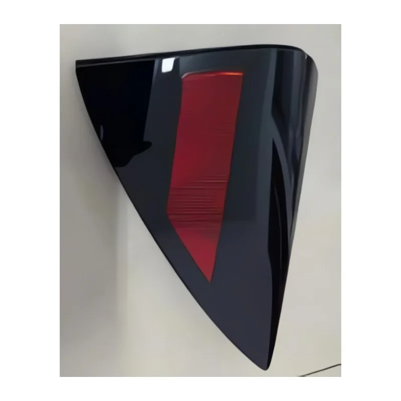 Накладка заднього ліхтаря декоративна права Tesla Model 3 Highland 2024 1784320-00-B (Оригінал) Tesla 1784320-00-B