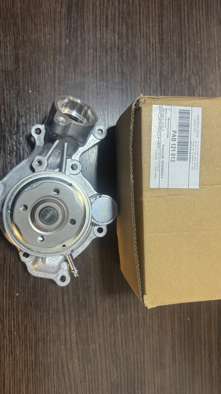 Насос водяний (помпа) PORSCHE PAB121013, новий оригінальний Porsche PAB121013
