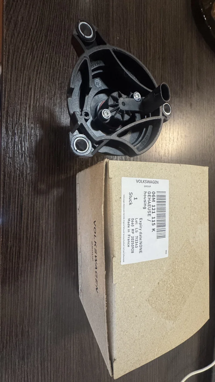 Термостат системи охолодження VAG 06M121115K Оригінал Porsche 06M121115K