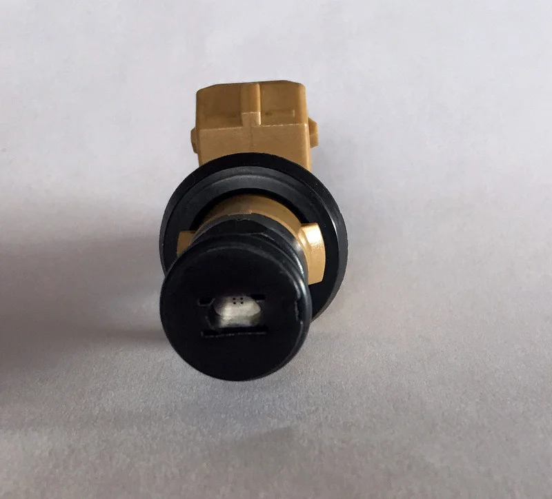 Форсунка топливная Volvo S70 V70 C70 Denso 9125821 Volvo 9125821