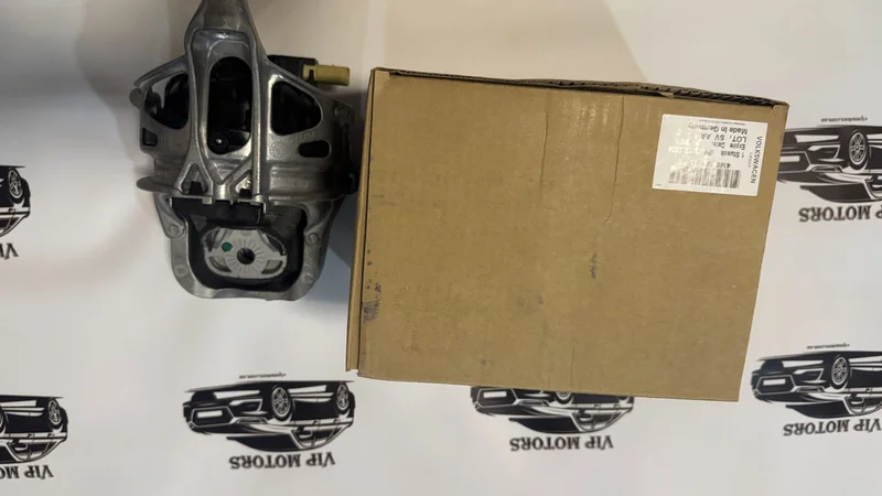 Опора двигуна права оригінал нова 4M0199372FE Audi 4M0199372FE