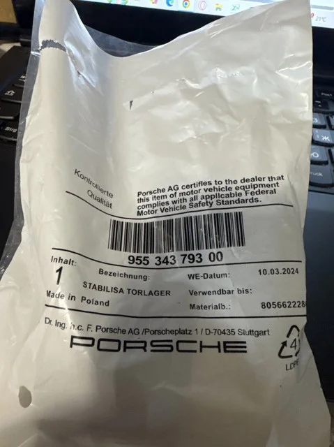 Оригинал Втулка стабилизатора переднего 95534379300 Porsche 95534379300