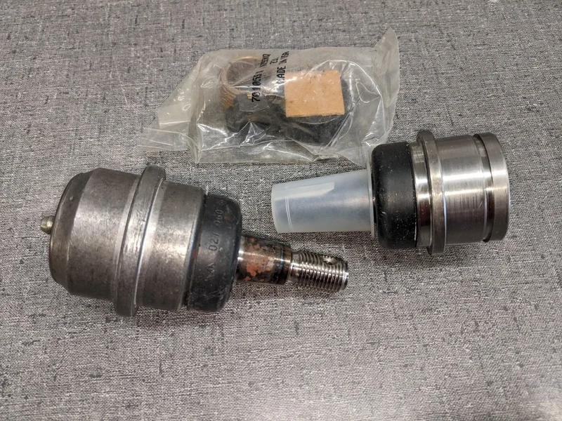 Опора кульова нижня Jeep Wrangler, Cherokee, Grand Cherokee 83500202 Chrysler 83500202