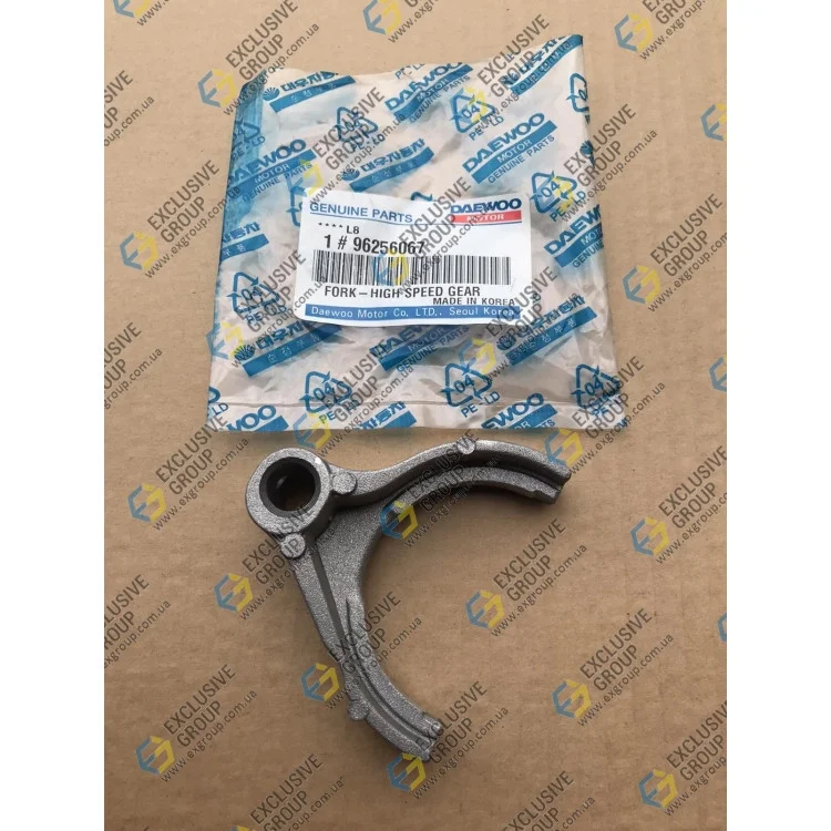Вилка переключения 3 и 4 передачи 96256067 Chevrolet 96256067