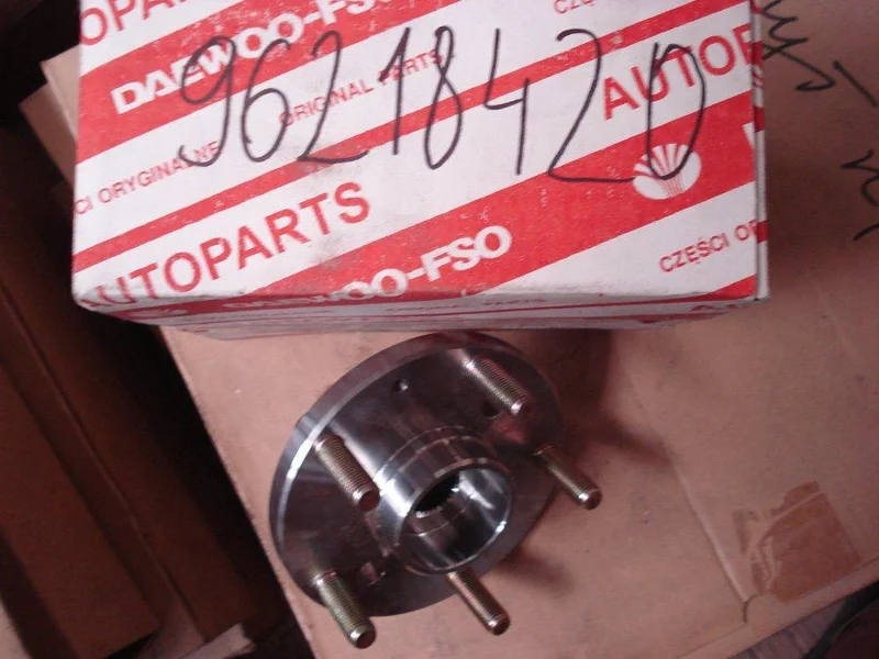 Ступиця передня 96218420 Chevrolet 96218420