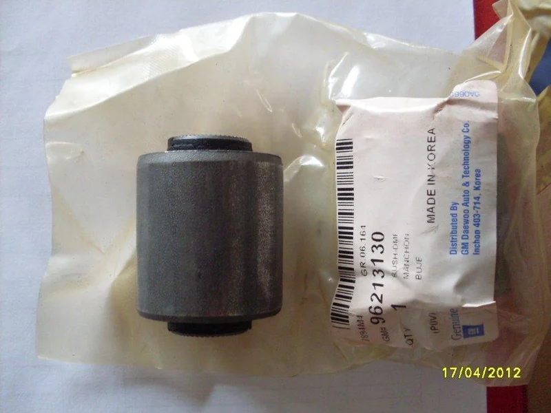 Сайлентблок нижнего переднего рычага 96213130 Chevrolet 96213130